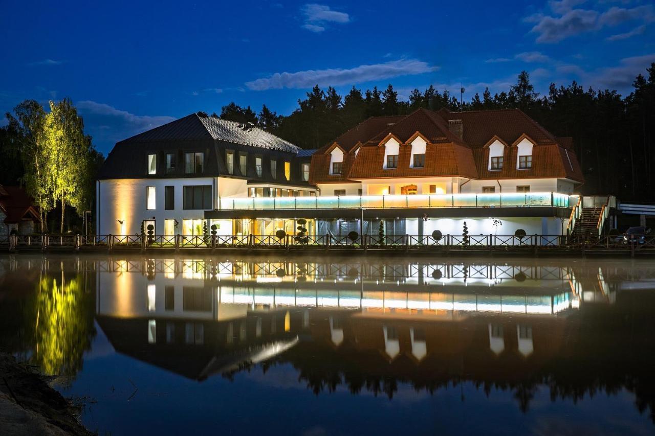 Debowy Dwor Hotell Ruda Rozaniecka Exteriör bild