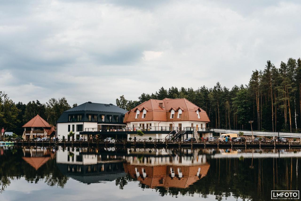 Debowy Dwor Hotell Ruda Rozaniecka Exteriör bild