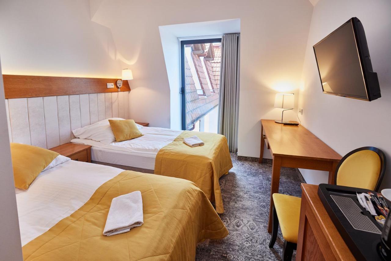 Debowy Dwor Hotell Ruda Rozaniecka Rum bild