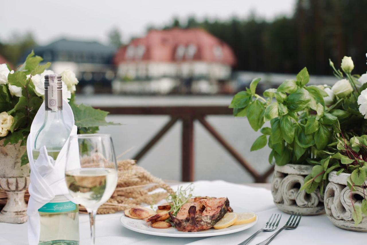 Debowy Dwor Hotell Ruda Rozaniecka Exteriör bild