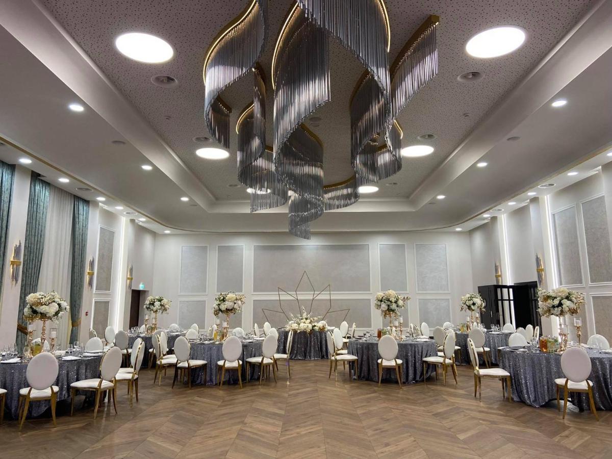 Debowy Dwor Hotell Ruda Rozaniecka Exteriör bild