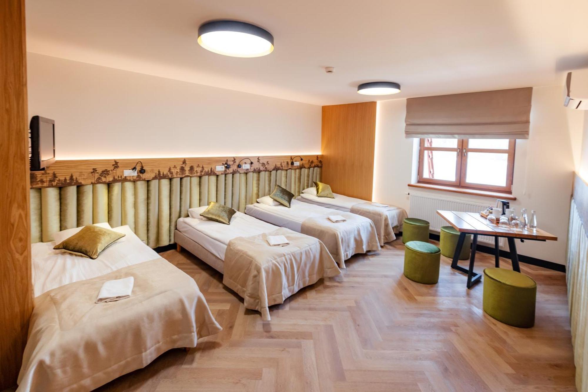 Debowy Dwor Hotell Ruda Rozaniecka Exteriör bild