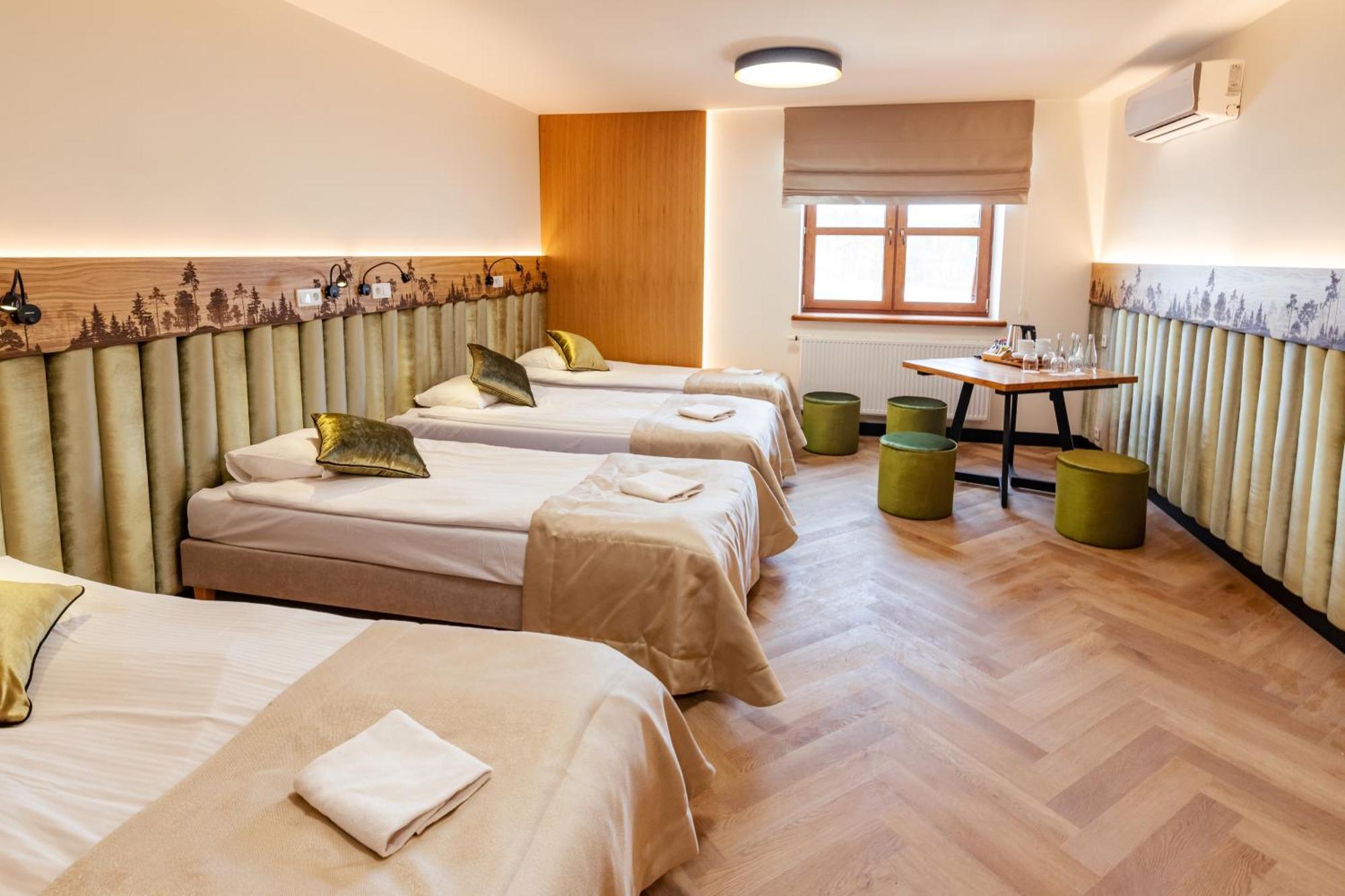 Debowy Dwor Hotell Ruda Rozaniecka Exteriör bild